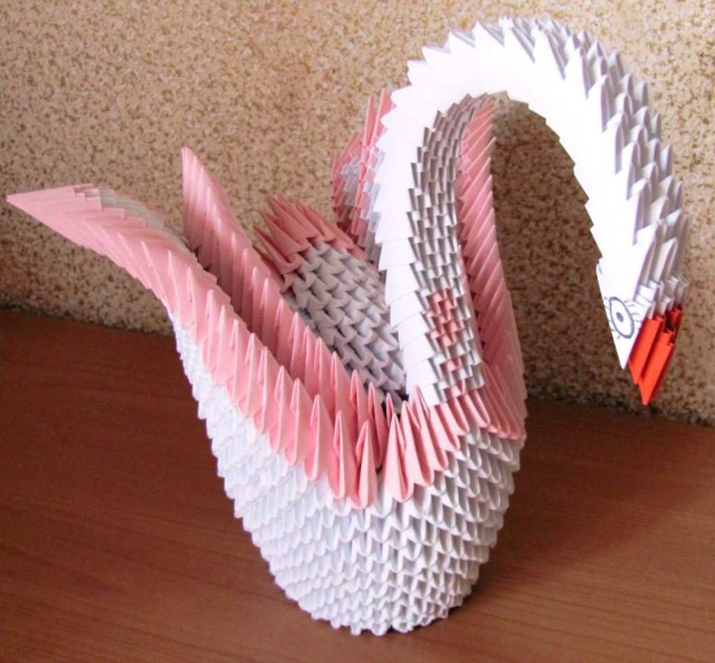 Лебеди из бумаги из модулей. Лебедь шипун оригами. Оригами лебедь из треугольных модулей. Модульное оригами из бумаги лебедь белый большой. Модулнык ориоами Лебель.