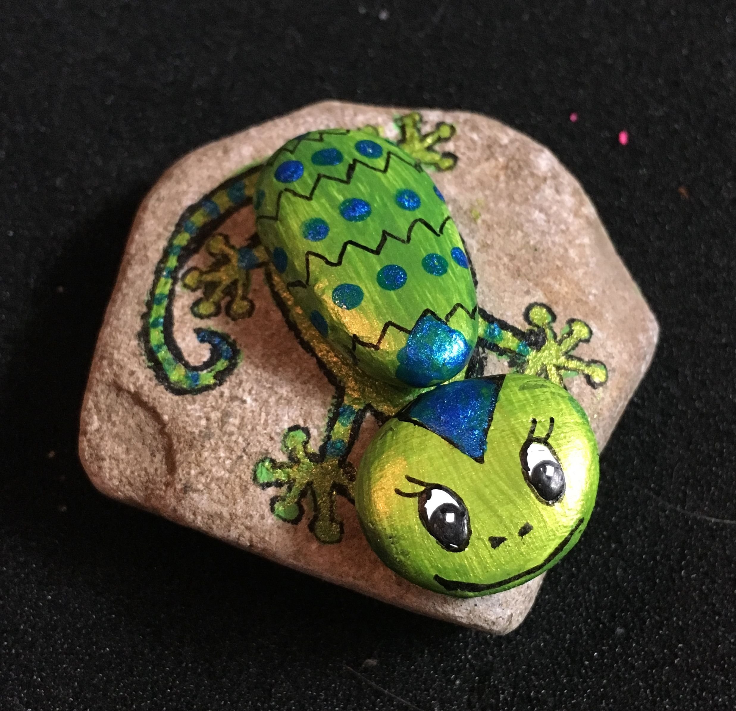 Ящерица на камне