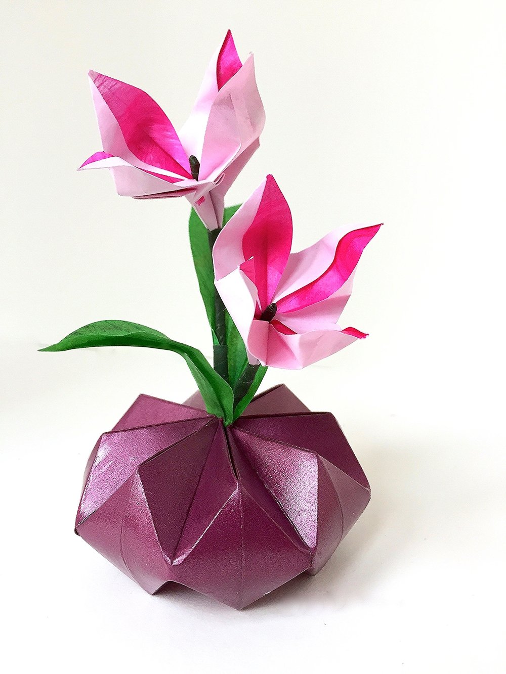 Оригами цветок памяти. Оригами. Цветочные композиции оригами. Оригами цветочек. Оригами цветы композиции.