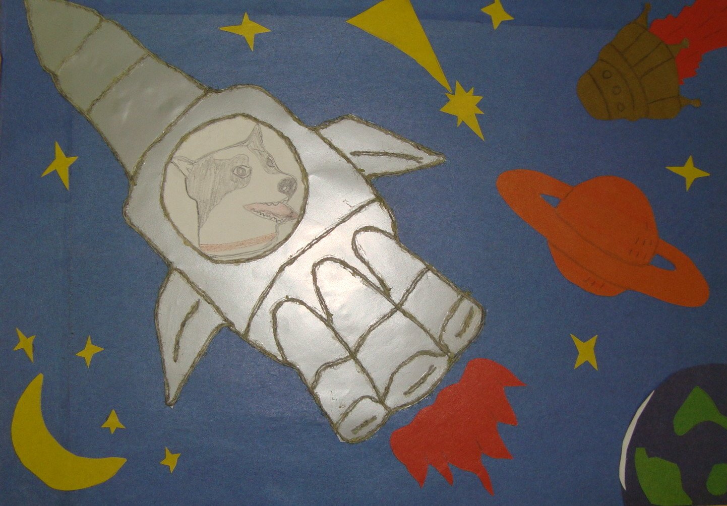 Поделки и рисунки ко дню космонавтики