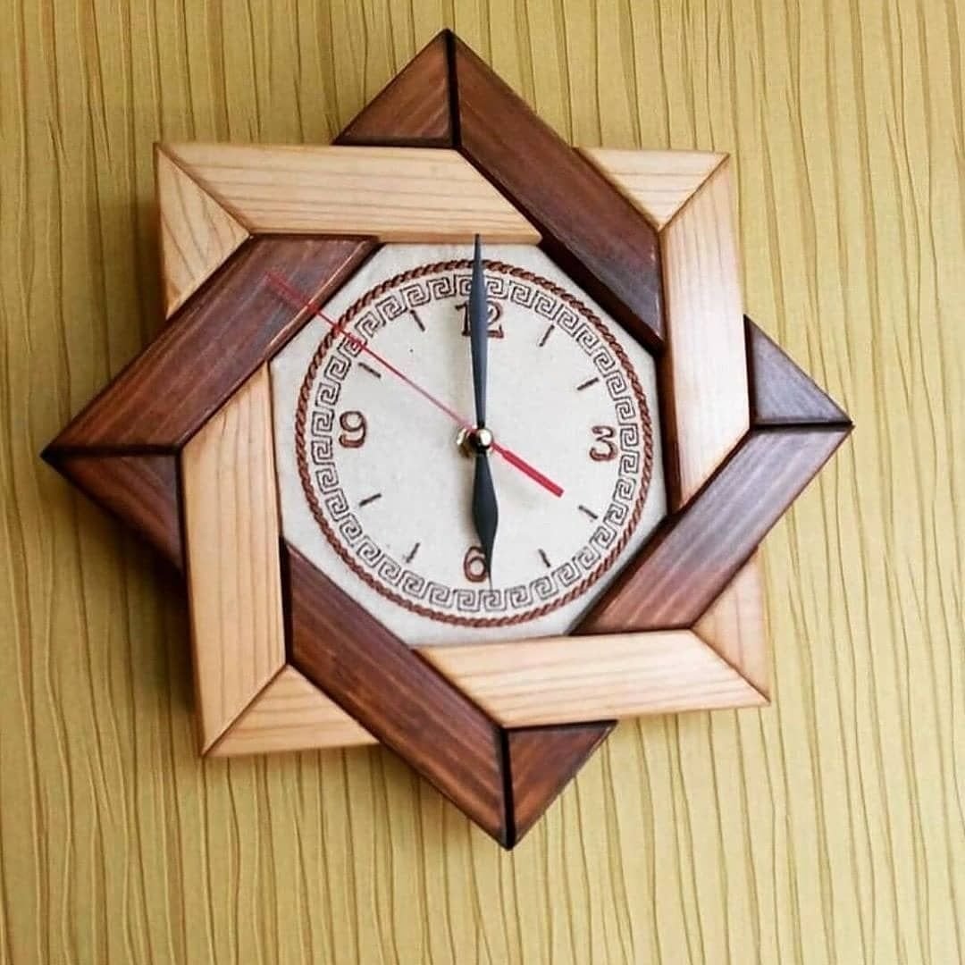 Простые формы часов. Необычные настенные часы из дерева. Часы настенные деревянные. Часы из дерева настенные. Самодельные настенные часы.