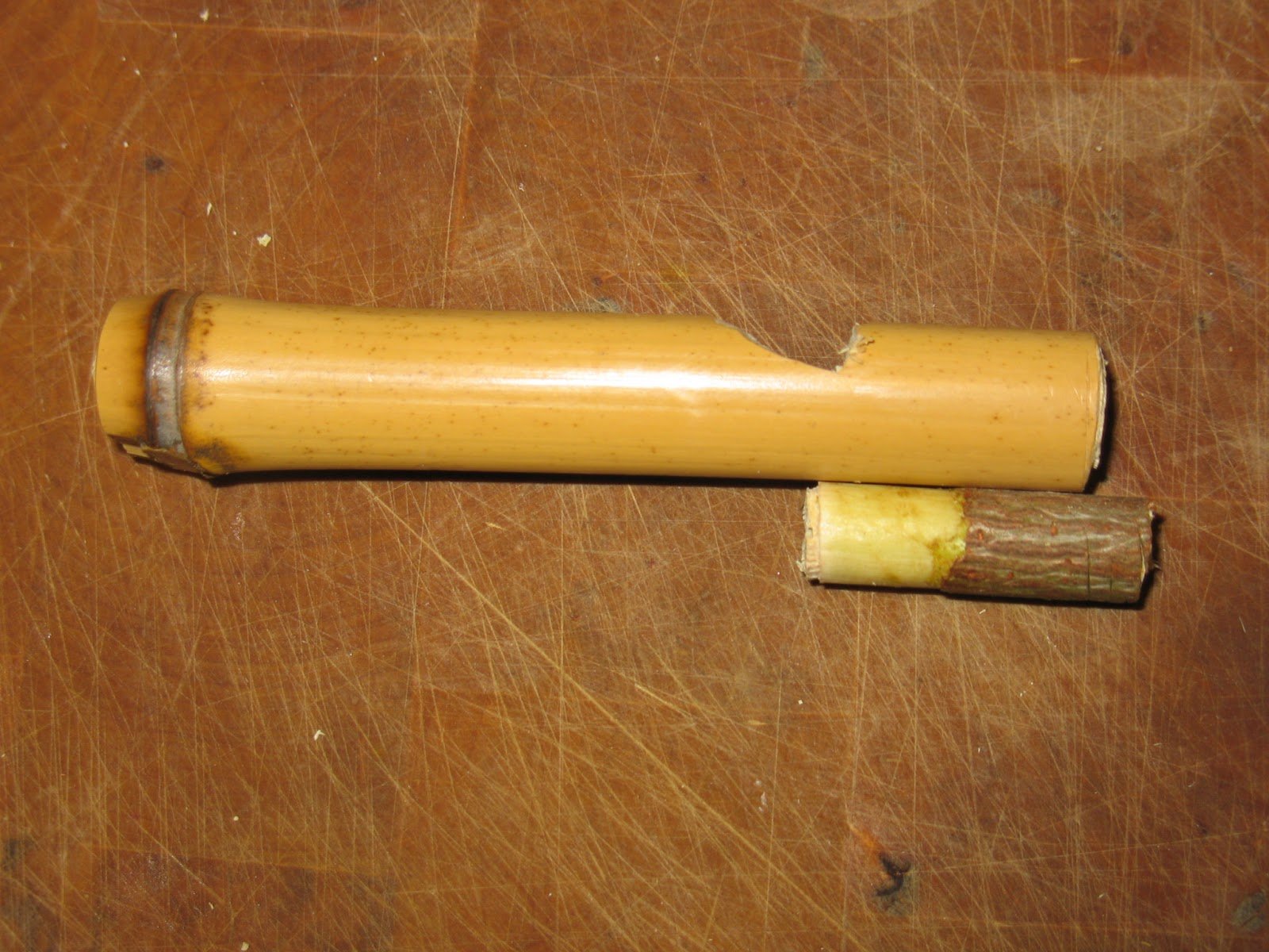 Дудка из дерева или тростника. Свисток из медной трубки 6 мм. Свисток из дерева. Свисток из тростника. Свисток из трубы.