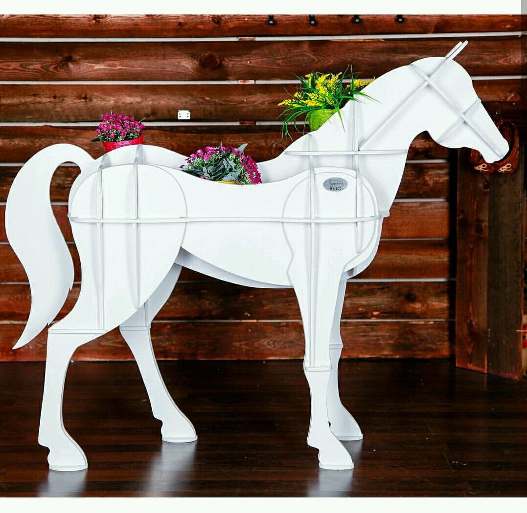 Лошадка для сада. Лошадь из дерева для сада. Поделка лошадка. Поделки лошади из дерева. Конь из картона.