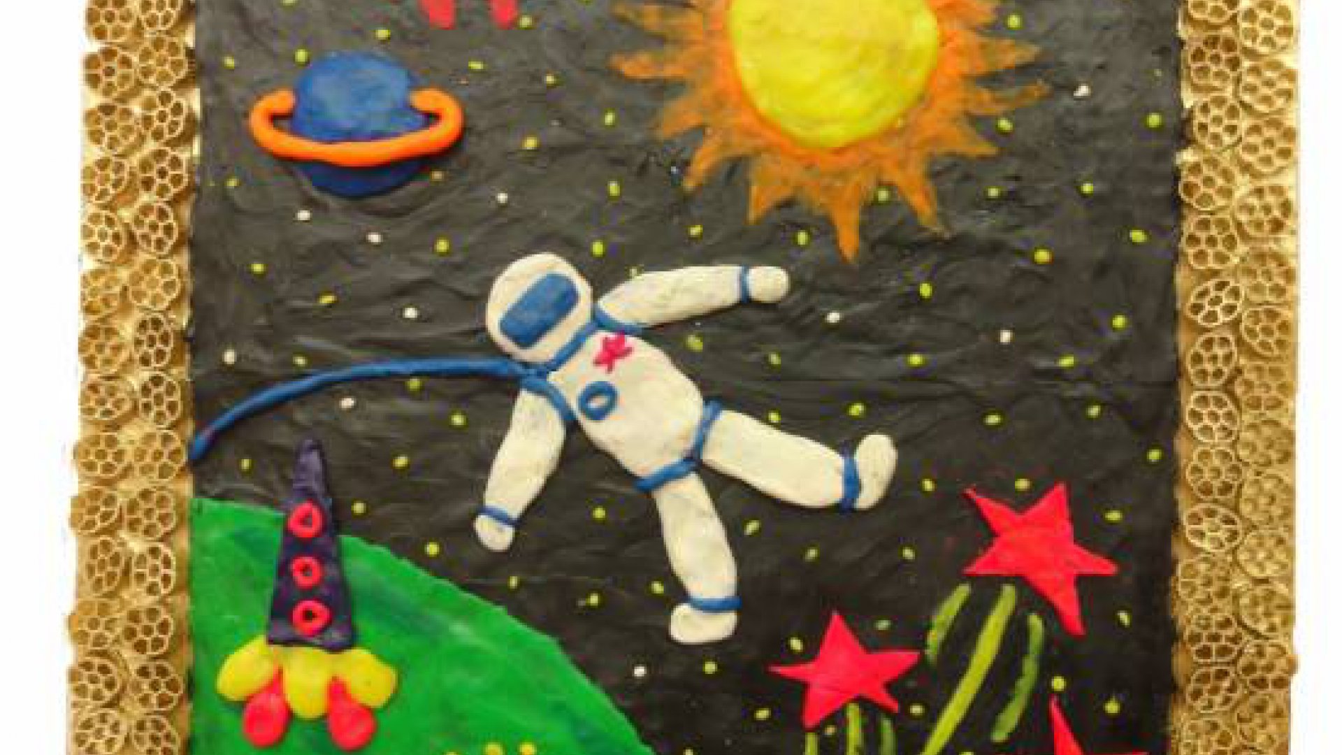 День космонавтики пластилином. Поделки на тему космос. Поделка в садик на тему космос.