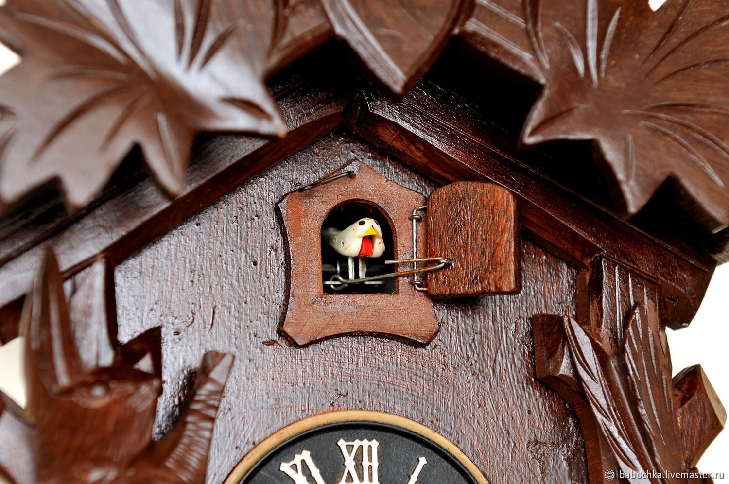 Видео часов кукушки. Часы с кукушкой 19 век. Часы с кукушкой в интерьере. Часы с rereitjq.