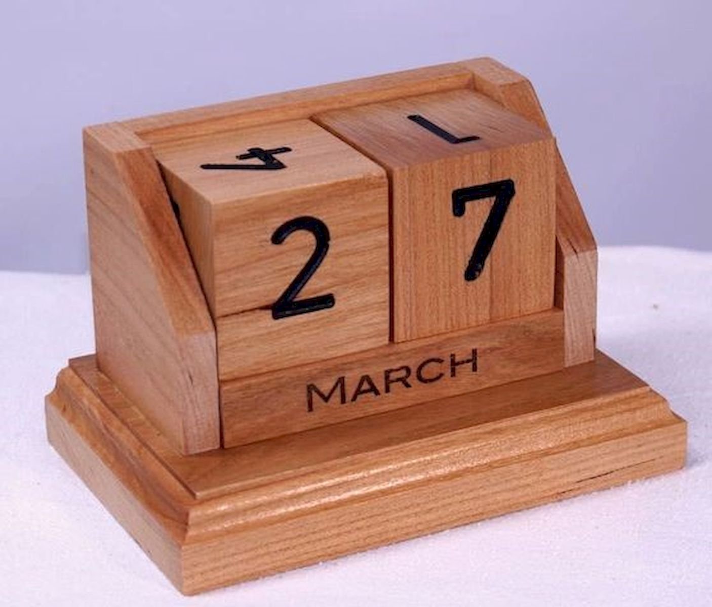 Календарь из кубиков. Календарь деревянный настольный. Вечный календарь. Настольный календарь из дерева. Вечный календарь деревянный.