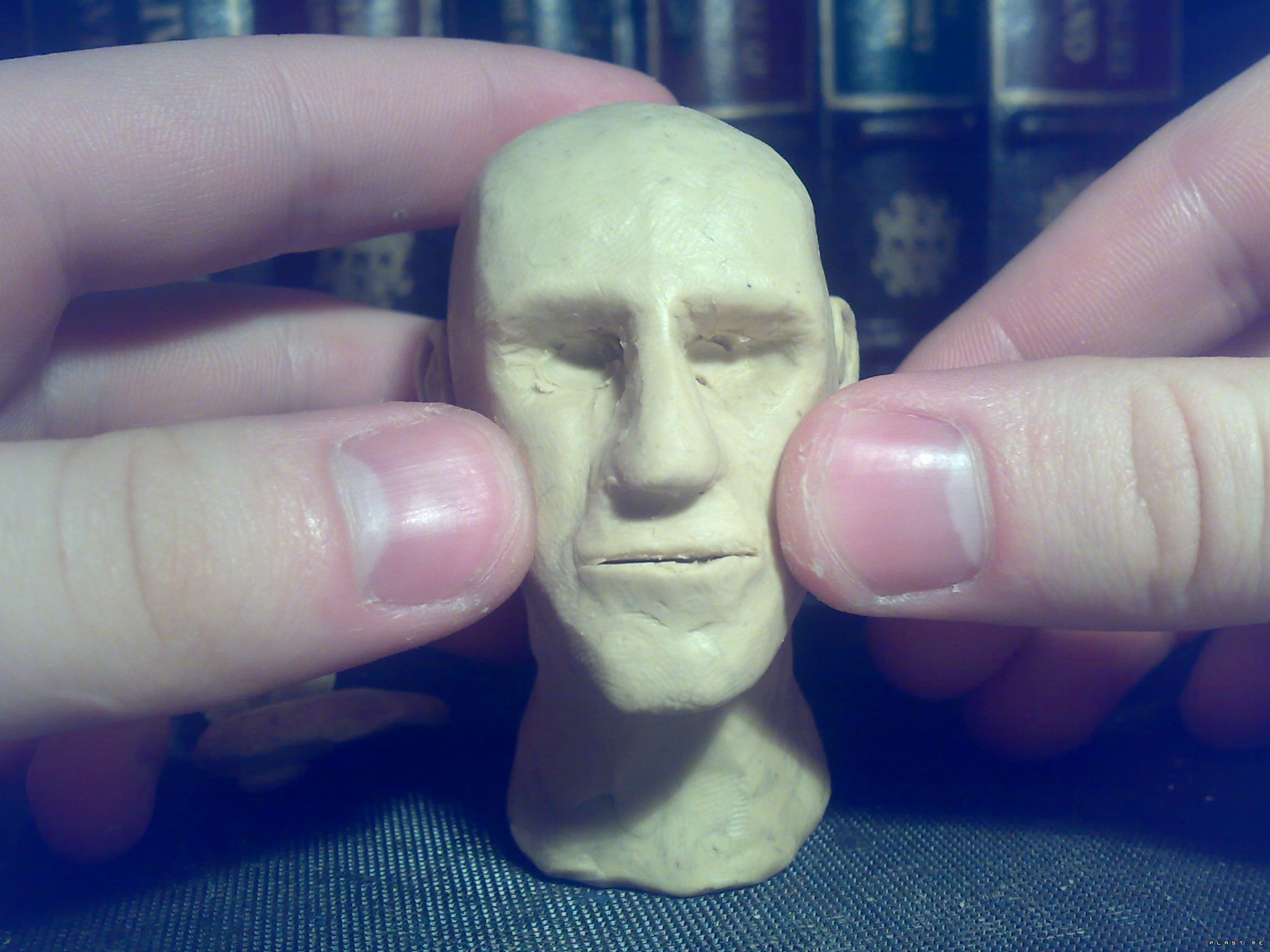 Голова из пластилина 6. Голова из пластилина. Слепить голову человека из пластилина. Голова из скульптурного пластилина. Лицо из пластилина.