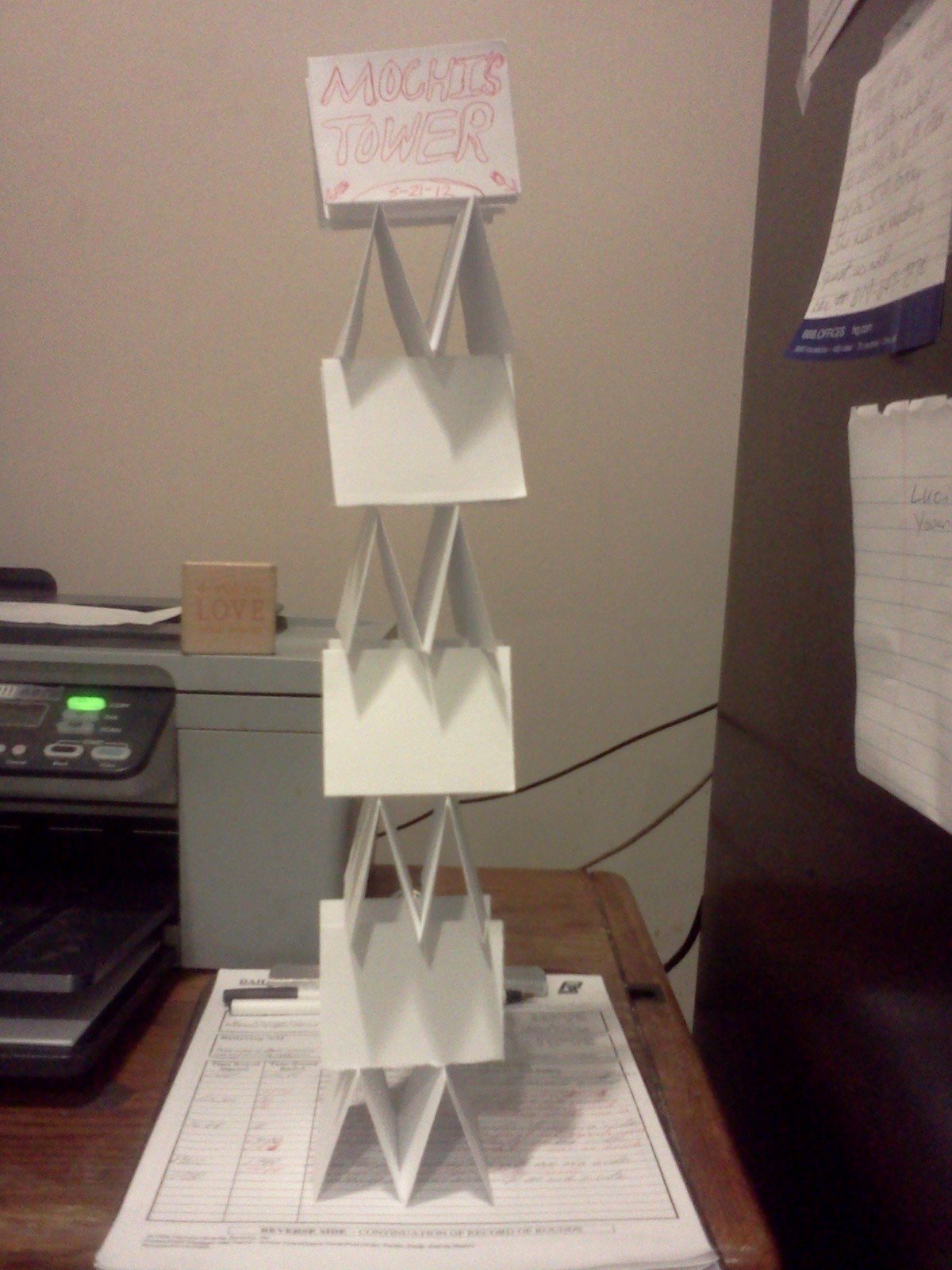 Игры делать башни. Башня из бумаги. Башня из бумаги без клея. Построить башню из бумаги. Бумажная башня из листов а4.