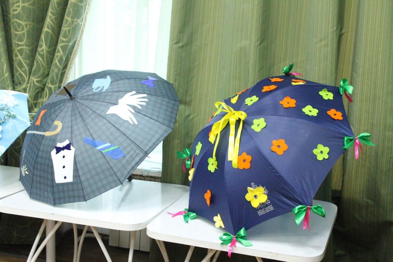Зонтик добра. Украшение зонта в детском саду. Декорирование зонтика. Украсить зонт в детский сад. Декорированный зонт.