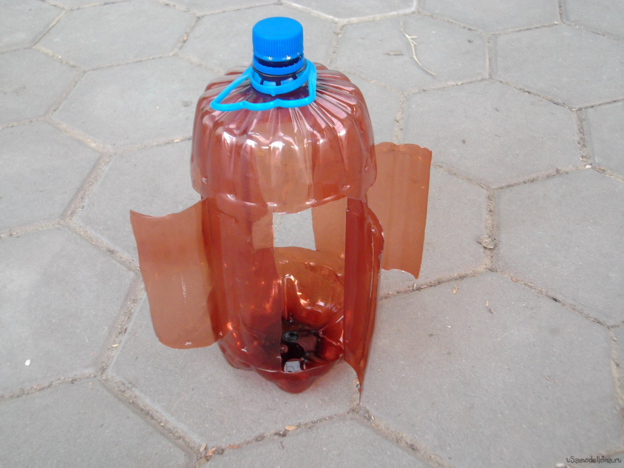 Пластиковая бутылка от кротов