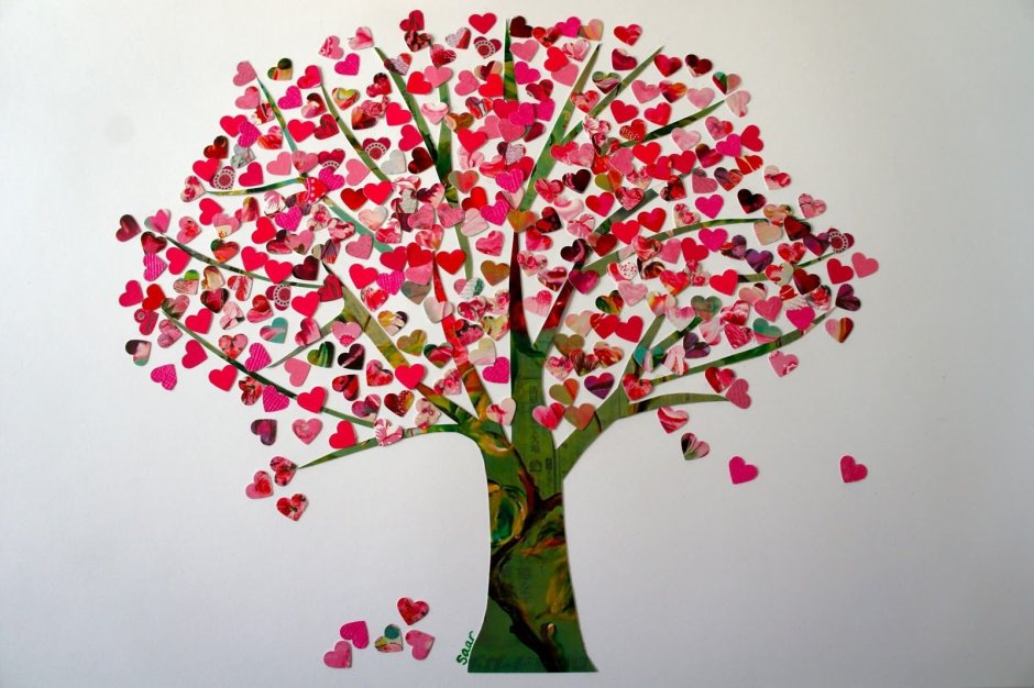 Дерево из бумажных сердечек