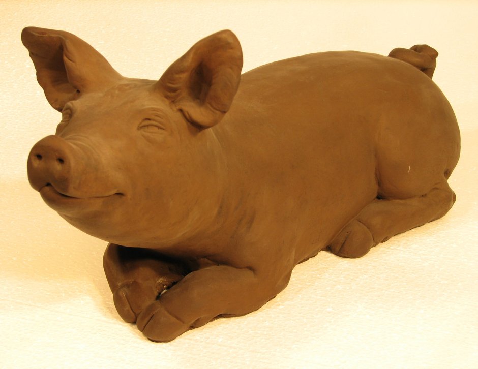 Свинья из скульптурного пластилина