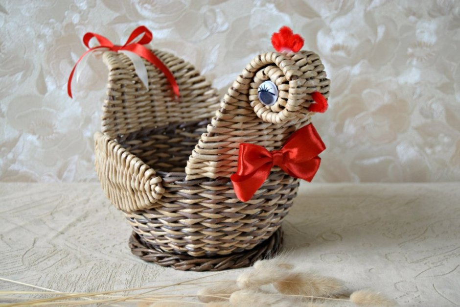 Пасхальная курица плетеная из бумаги