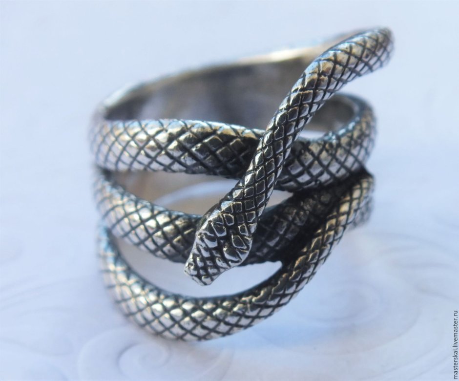 Серебряное кольцо «змея»