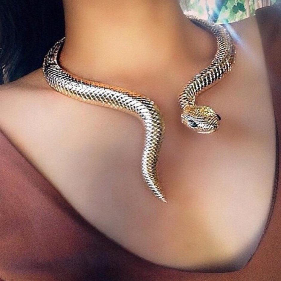 Ожерелье в виде змеи
