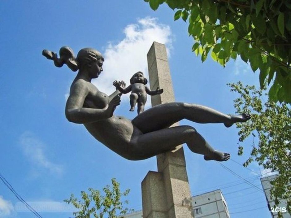 Скульптура на Плехановской в Воронеже