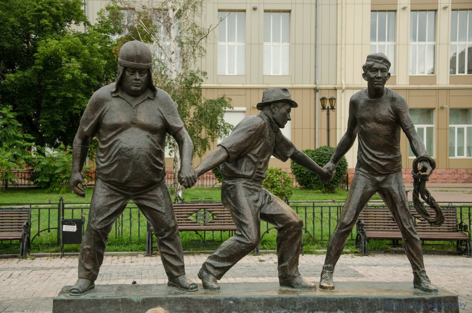 Памятник собачкам в Краснодаре