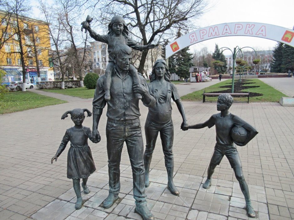 Памятник семье в Липецке
