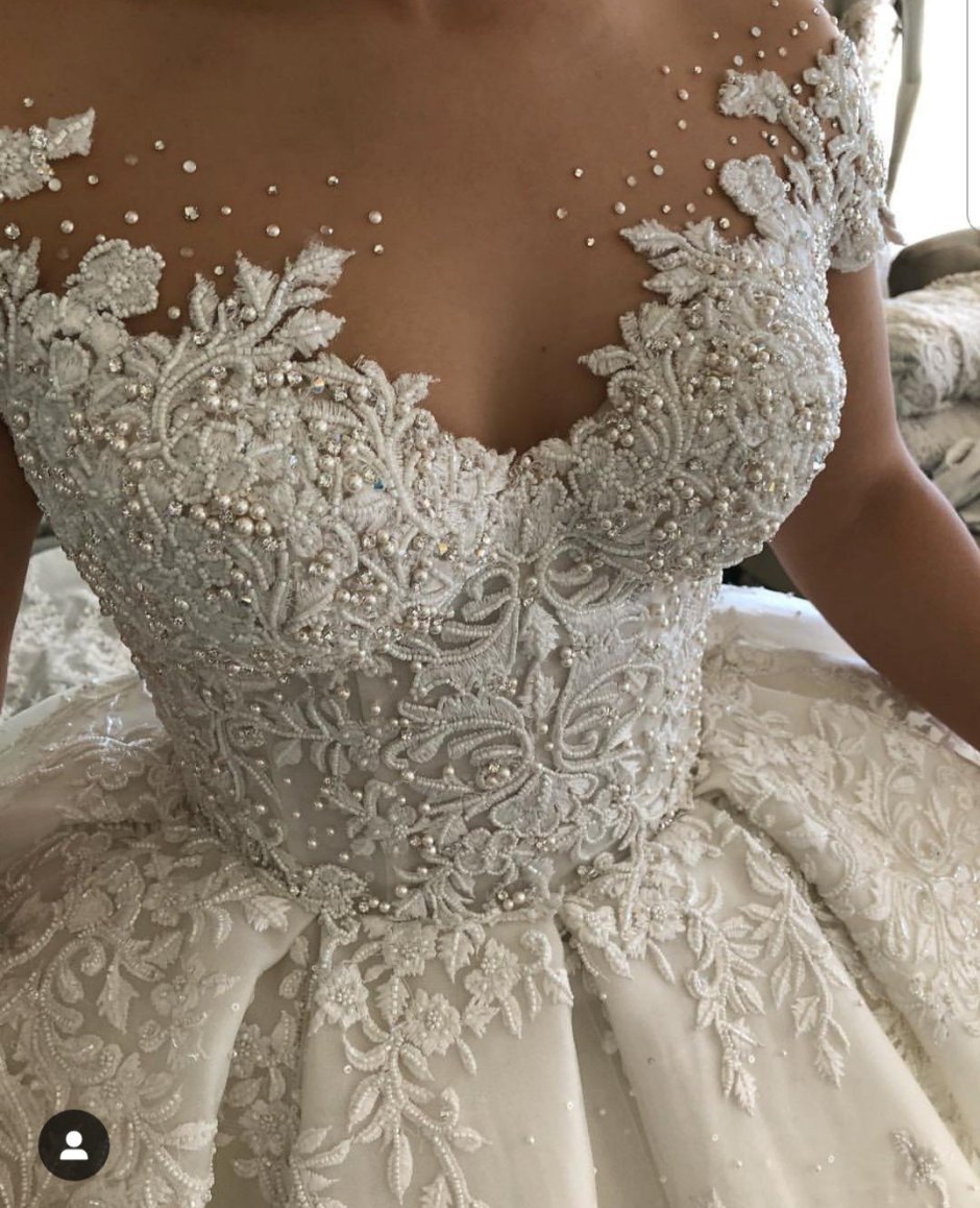Свадебное платье расшитое