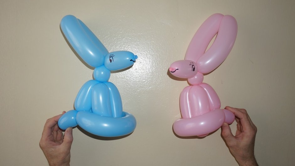 Кролик из шаров с корзинкой