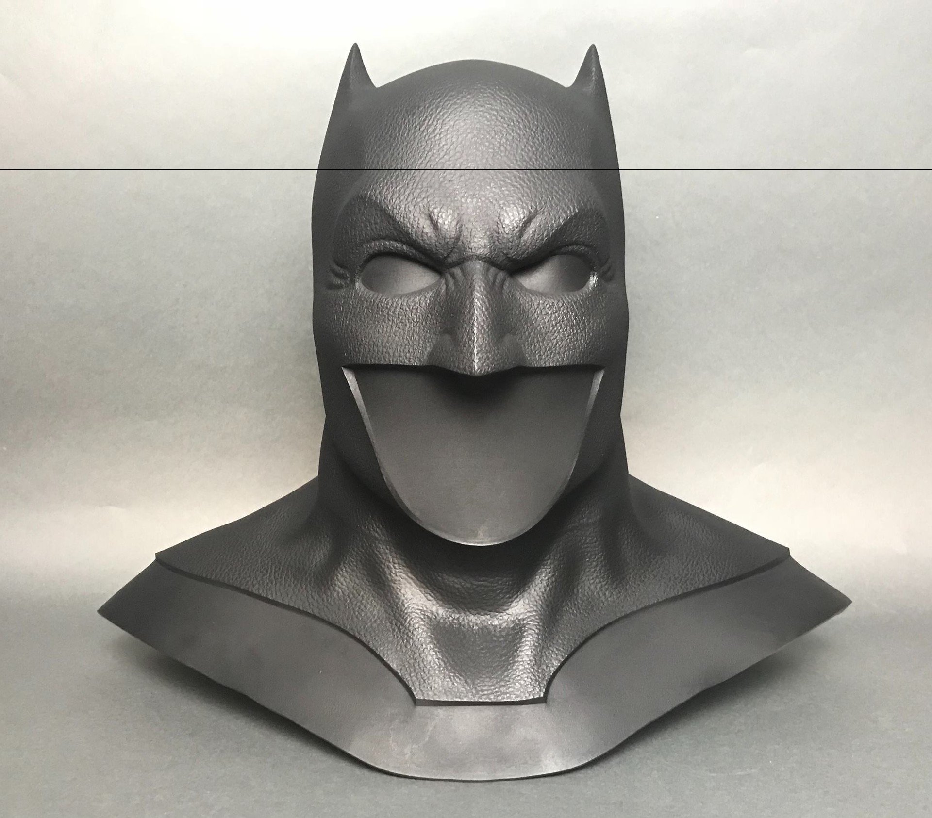 3d batman. Маска Бэтмена самодельная. Маска Бэтмена из картона. Маска Бэтмена настоящая. Классическая маска Бэтмена.