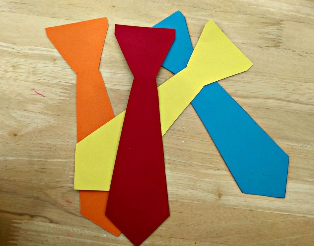 Сделать галстук из бумаги на 23 февраля. Галстук. Картонный галстук. Галстук из картона. Галстуки для пап в детском саду.
