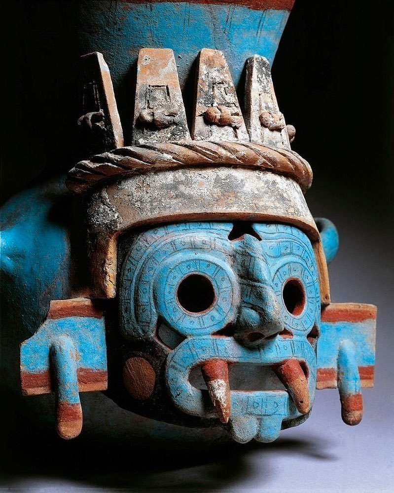 Статуи майя