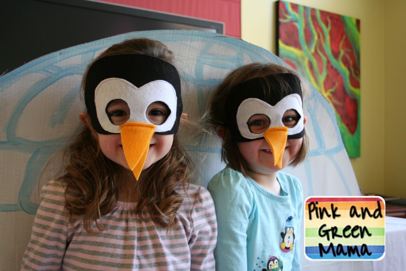 Маски на дне рождении. Маска Пингвин. Маска карнавальная Пингвин. Маска пингвина на голову. Пингвин маска для детей.