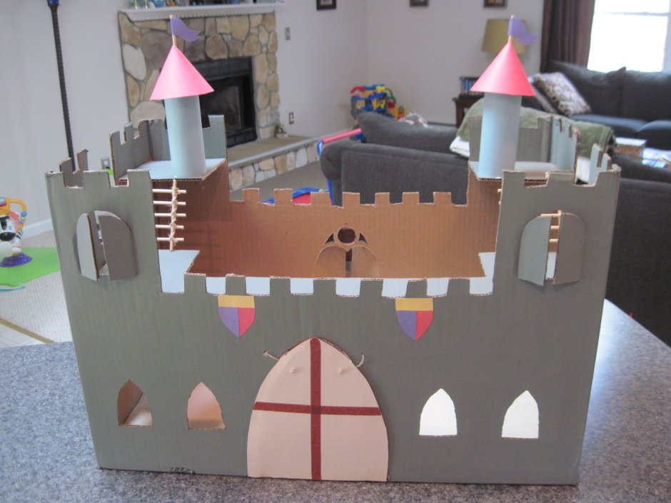 Замок из коробок