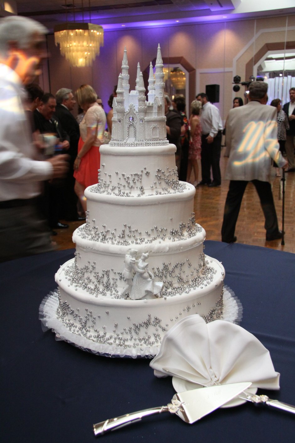 Бутафорский торт на свадьбу