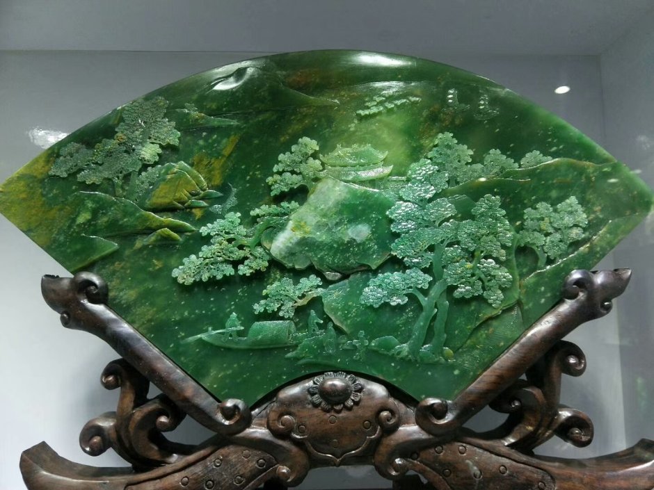 Зеленый поделочный камень