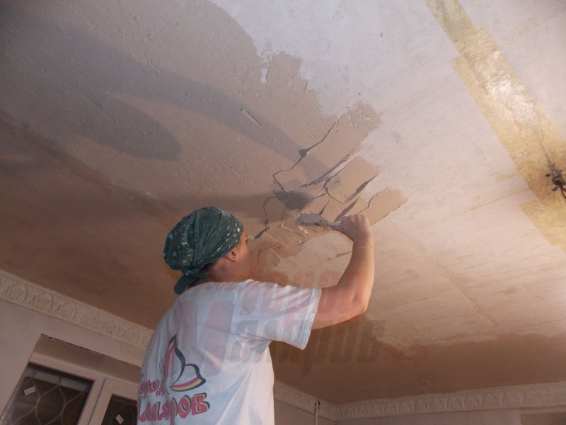 Riveted ceiling from putty