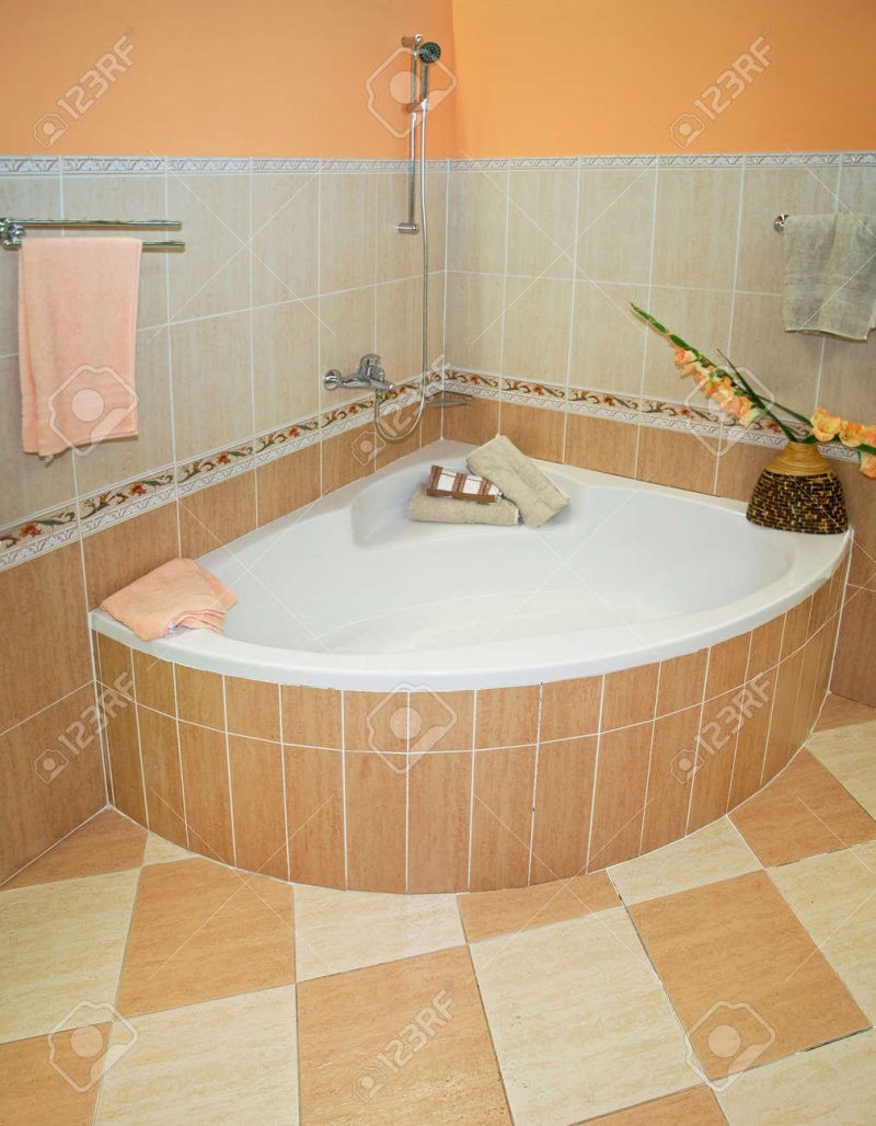 Put the bath with tiles