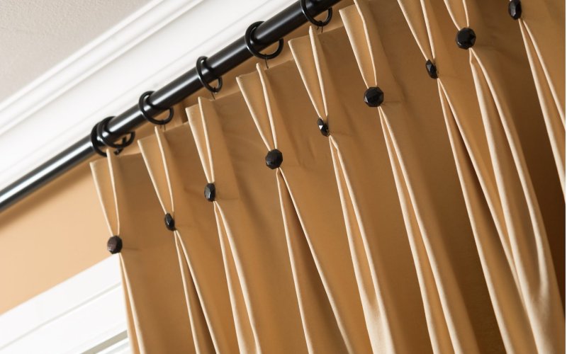 Curtain cornice