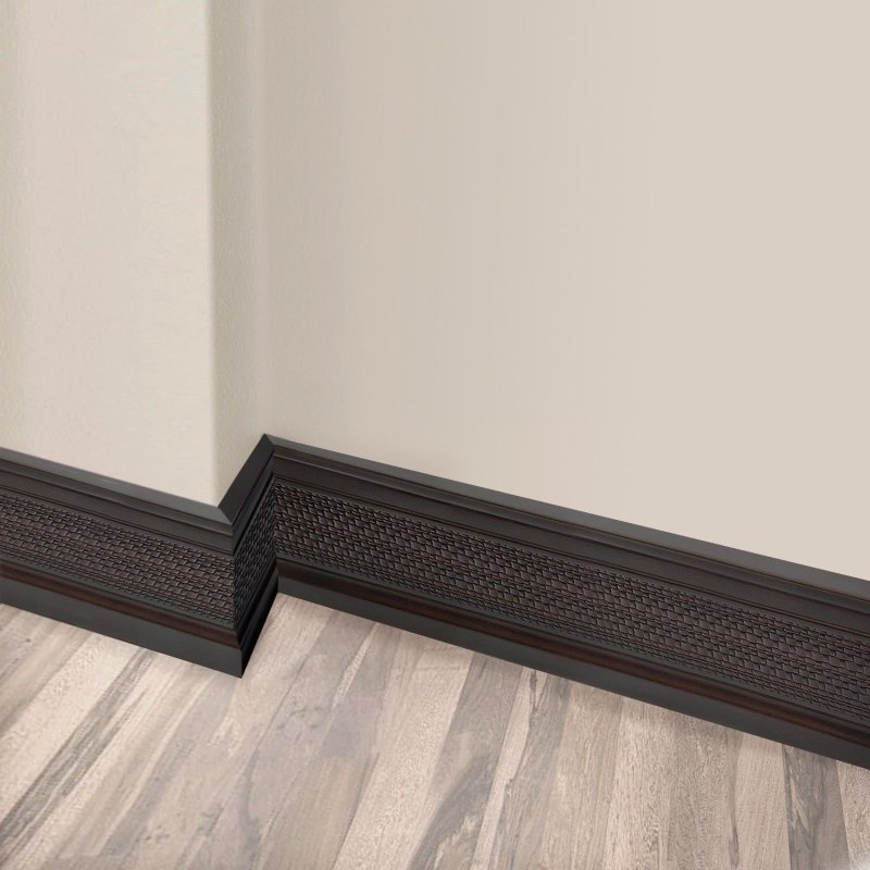 Skirting board in the interior