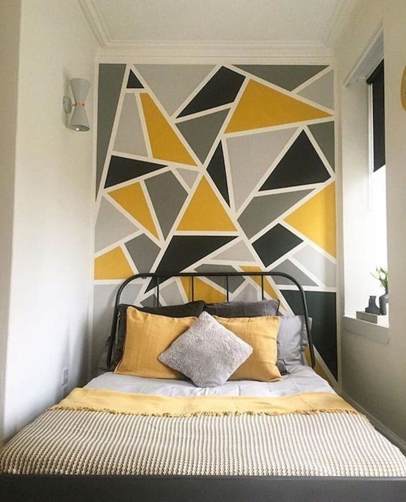 Geometric pattern on the wall