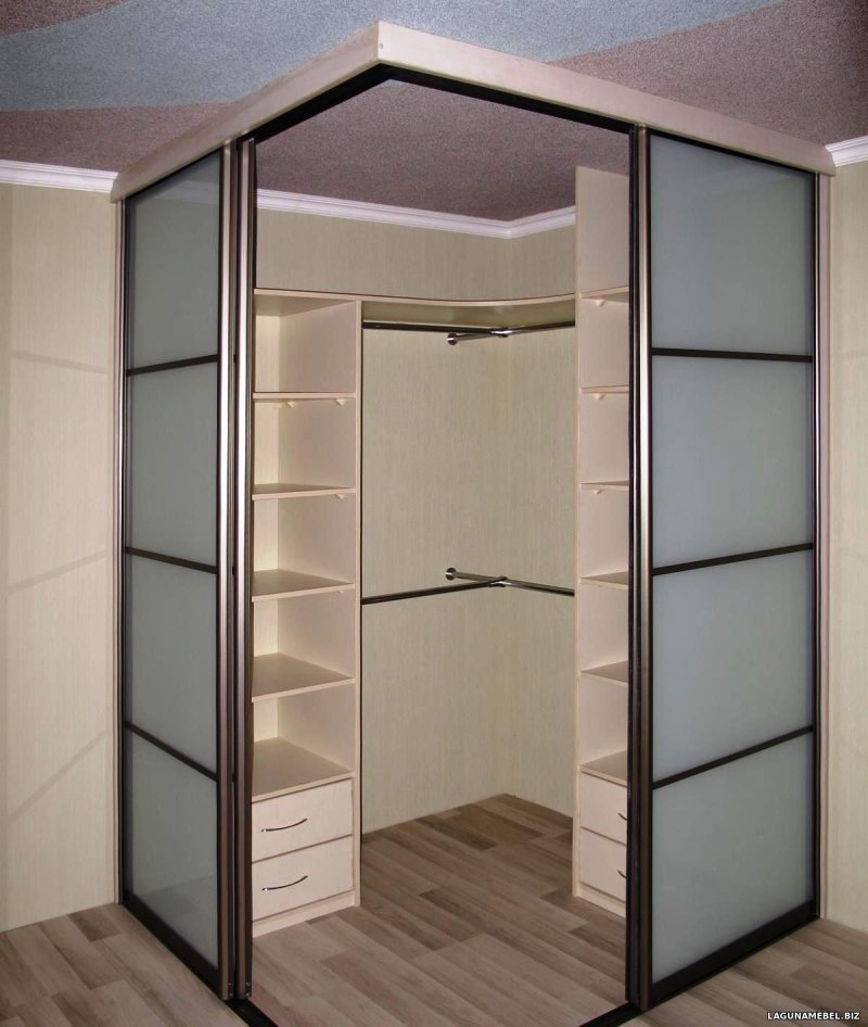 Wardrobe compartment