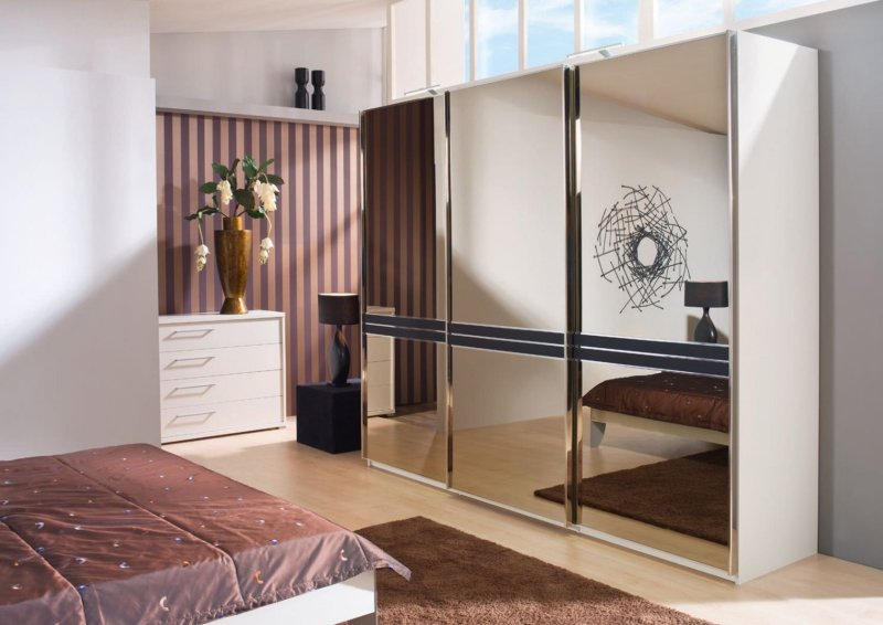 Compartment wardrobe in the bedroom