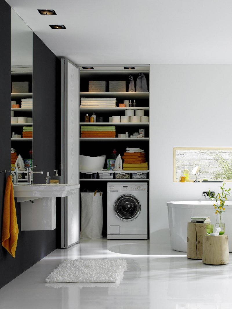 Built -in cabinet in the bathroom