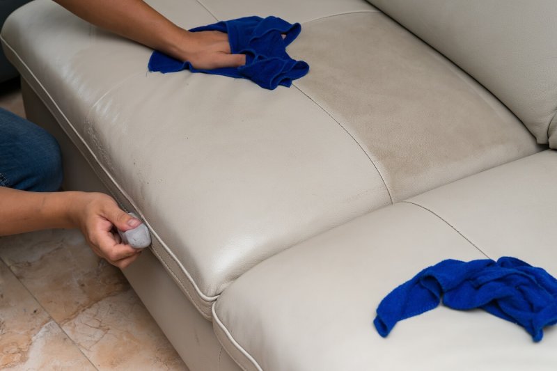 The dry cleaning of the sofa