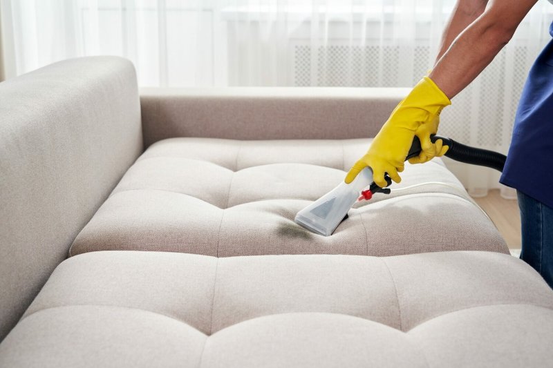 Dry cleaning of upholstered furniture at home