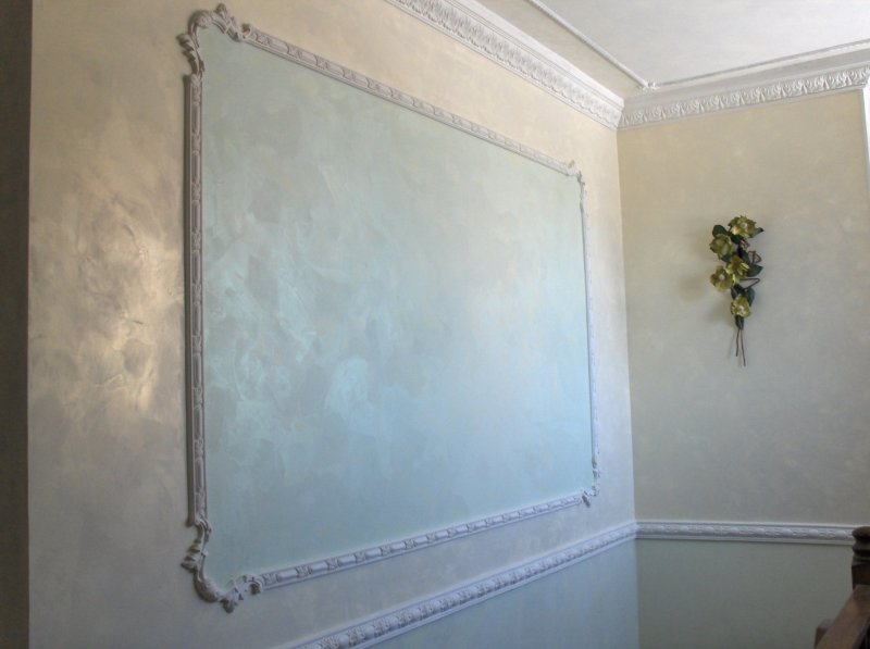 Decorative plaster wet silk in the interior