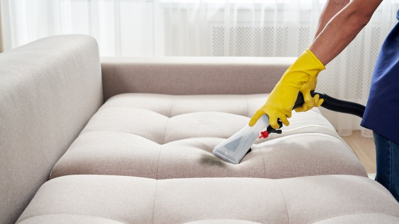 Dry cleaning of upholstered furniture at home