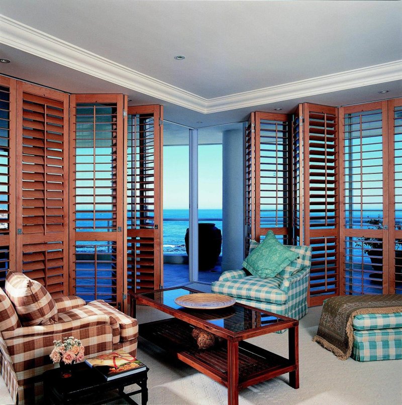 Polystyle shutters ©