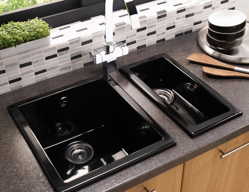 Black washing in the interior of the kitchen