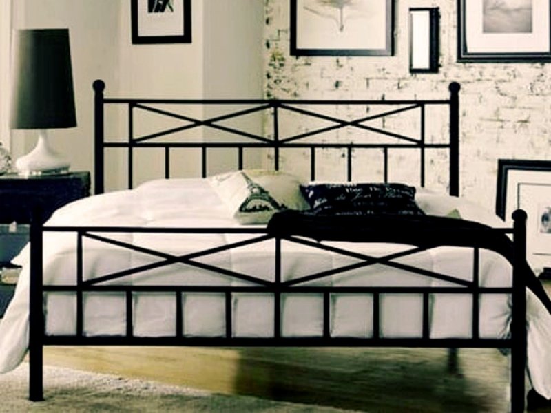 Metal bed