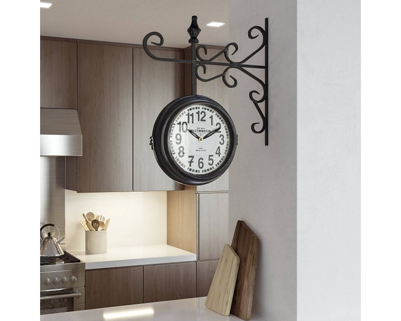 Wall clock in the interior