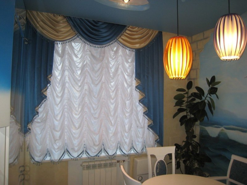 Marquis curtain