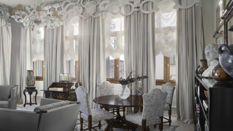 Italian curtains in the interior