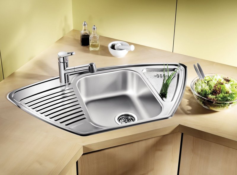 Corner sink